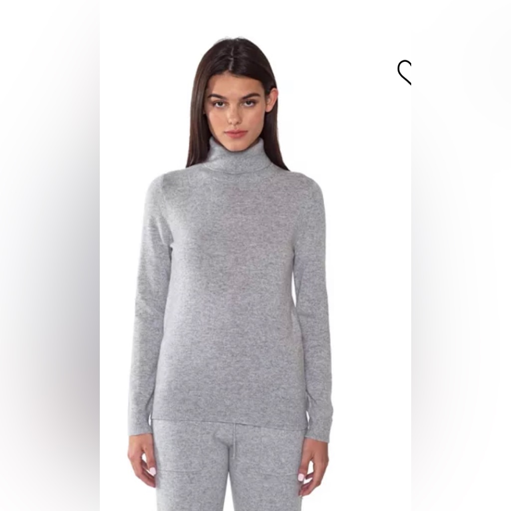 Jennie Liu - Macy’s Pearl Gray 100% Cashmere Turtleneck Sweater